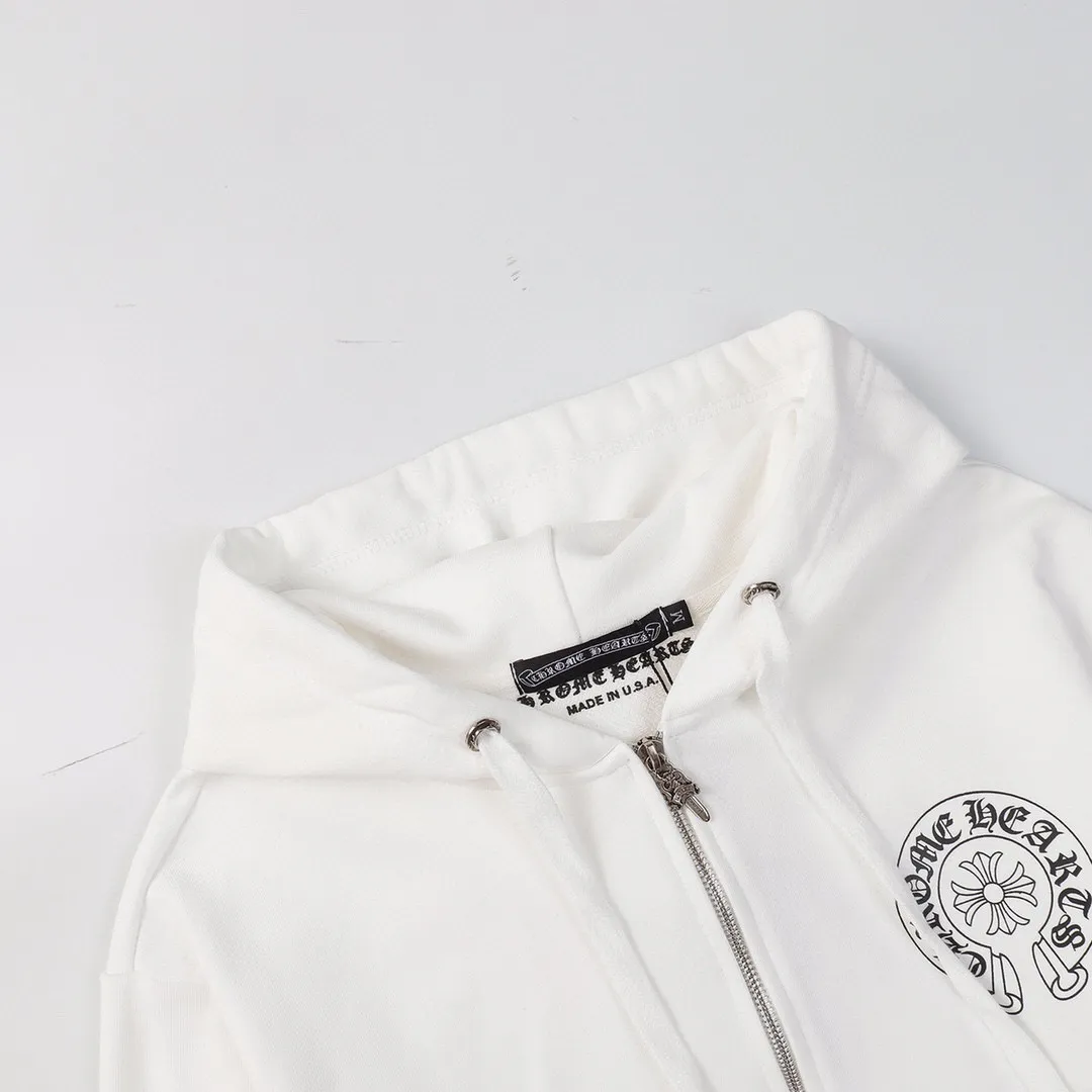 Q13—P230 -Chrome Hearts/Chrome Hearts printed zipper sweatshirt cardigan jacket -420 grams of high-density, high-quality wool, soft, delicate and skin-friendly, soft and silky to the touch, warm and skin-friendly -The hardware zipper accessories are all customized and full of details -Colour: black white -Size: S M L XL